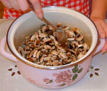 Суп грибной из шампиньонов. Добавляем рис