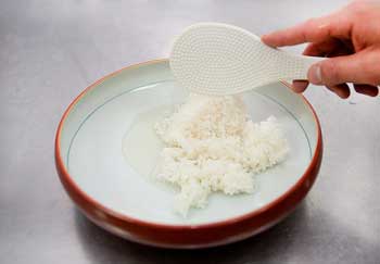Как варить рис для суши. Перемешиваем