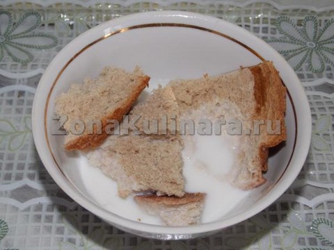 Фото 3 - Вымачиваем хлеб