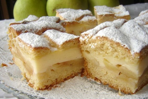 Пирог с яблоками в сметанном креме