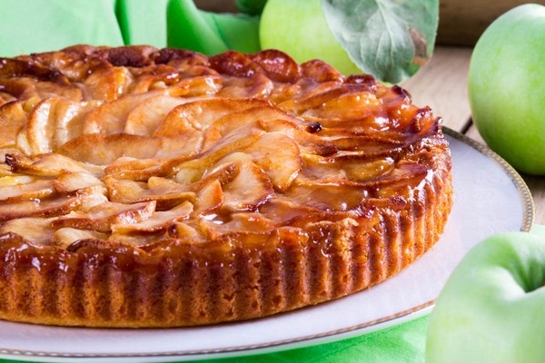 Творожный пирог с яблоками на ряженке