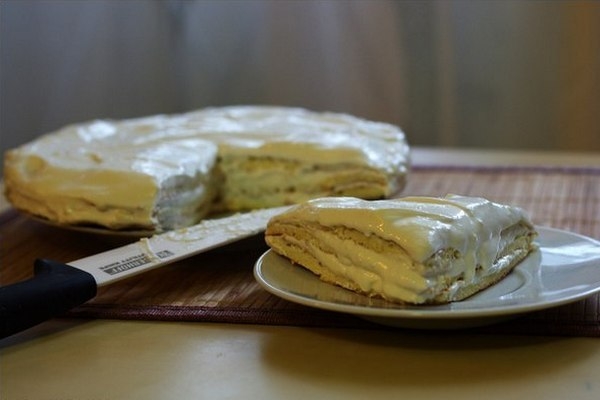 Белковый торт с творожным кремом
