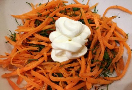 Морковный салат с сухариками