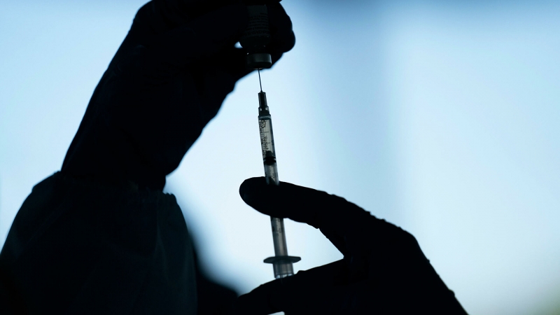 Германия планирует получить в начале 2022 года вакцины от "омикрона"
